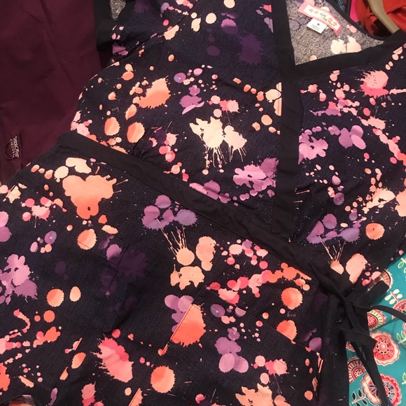 Colorful scrub top - Picture 4 of 4